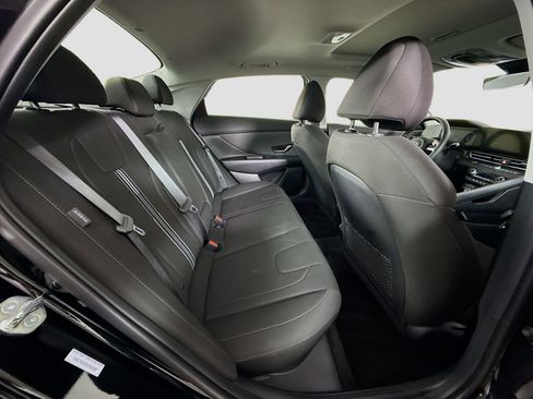 Used 2025 Hyundai Elantra SEL image 27