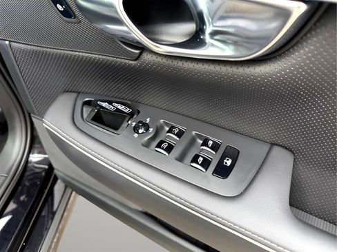 Used 2020 Volvo S90 T6 R-Design image 23