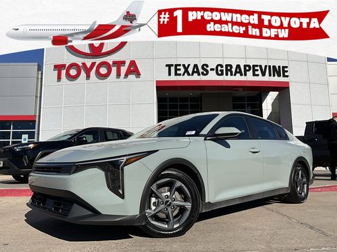 Used 2025 Kia K4 LXS image 1