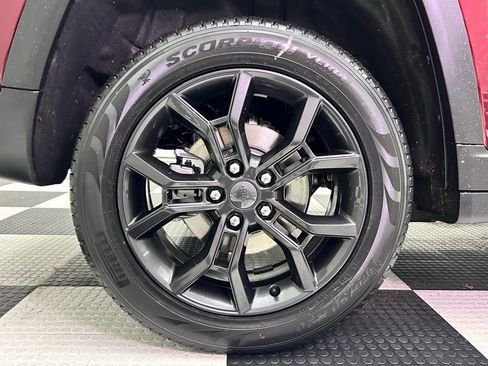 New 2025 Jeep Grand Cherokee Limited image 9