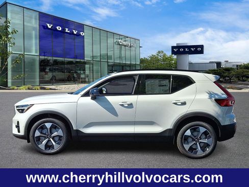 New 2025 Volvo XC40 B5 Plus w/ Protection Package Premier image 4