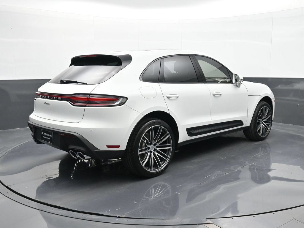 Certified 2025 Porsche Macan AWD/4WD image 26