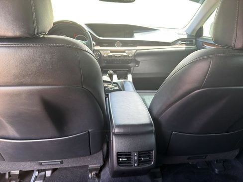 Used 2013 Lexus ES 350 w/ Luxury Pkg FWD image 8