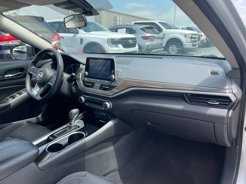 Used 2024 Nissan Altima 2.5 SV FWD image 17