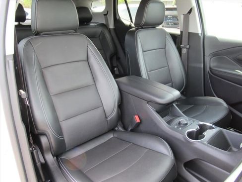 Used 2023 GMC Terrain SLT w/ Elevation Edition FWD image 9