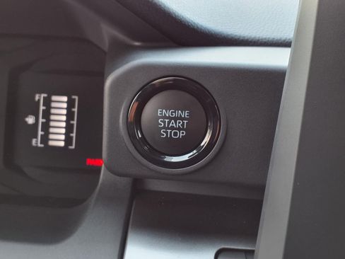 Certified 2025 Toyota Tacoma SR5 AWD/4WD image 16