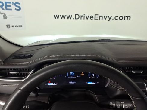 Used 2023 Jeep Grand Cherokee Limited AWD/4WD image 26