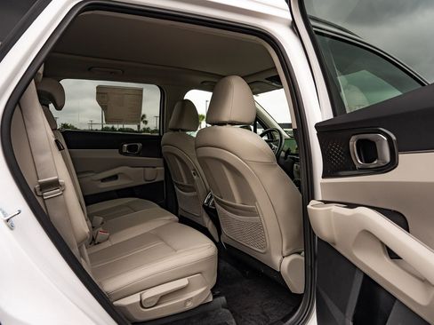 Used 2025 Kia Sorento S w/ Panoramic Sunroof Package FWD image 13