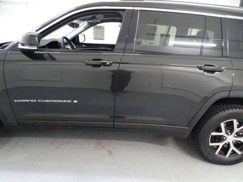 Certified 2023 Jeep Grand Cherokee L Limited AWD/4WD image 19