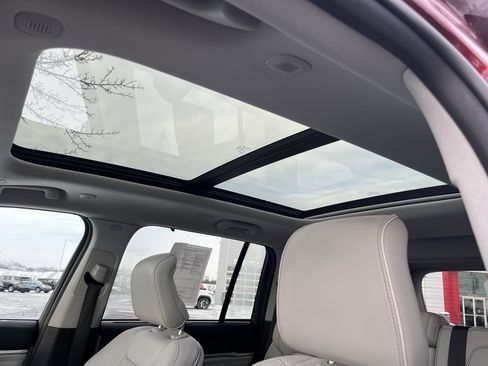 Used 2022 Jeep Grand Cherokee Overland w/ Luxury Tech Group IV image 23