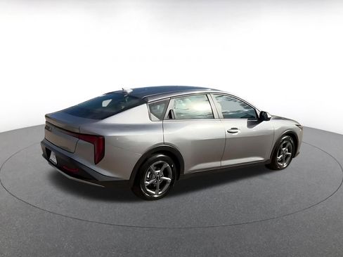 Used 2025 Kia K4 LXS image 12