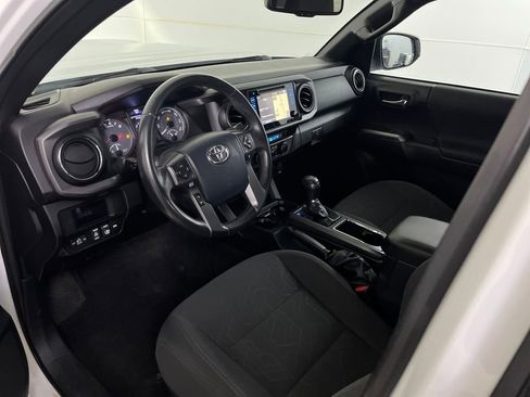 Used 2017 Toyota Tacoma TRD Sport w/ Premium & Technology Package image 25
