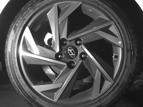 Used 2025 Hyundai Elantra SEL image 15