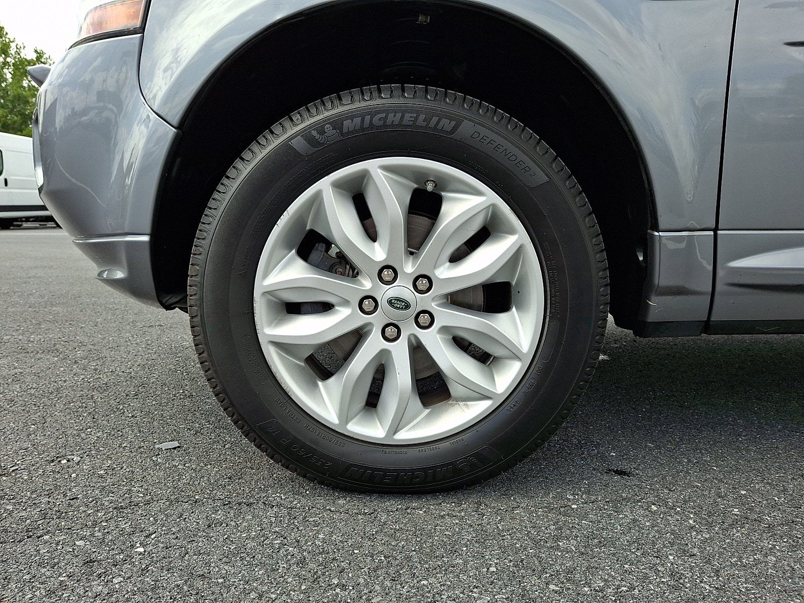 Used 2013 Land Rover LR2 AWD/4WD image 9