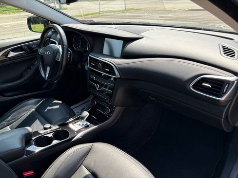 Used 2018 INFINITI QX30 Premium w/ Navigation Package image 20