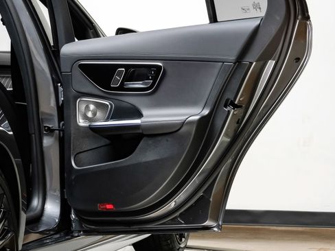 Used 2025 Mercedes-Benz C 300 4MATIC Sedan image 44