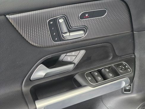 Used 2023 Mercedes-Benz GLB 250 4MATIC image 22