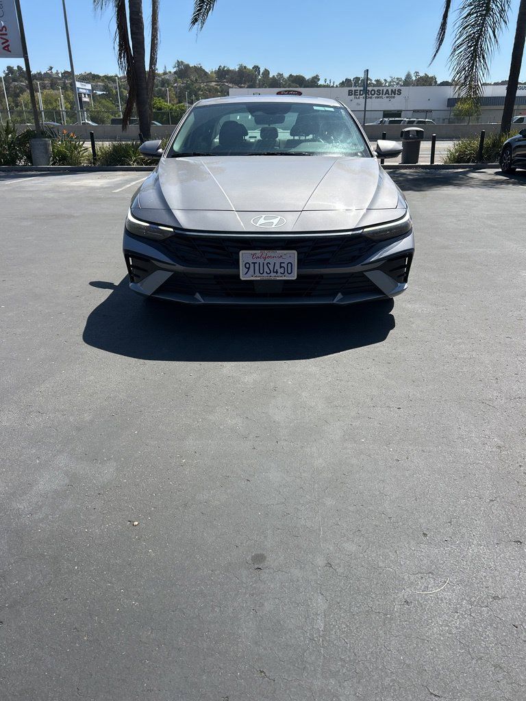 Used 2025 Hyundai Elantra SEL FWD image 2