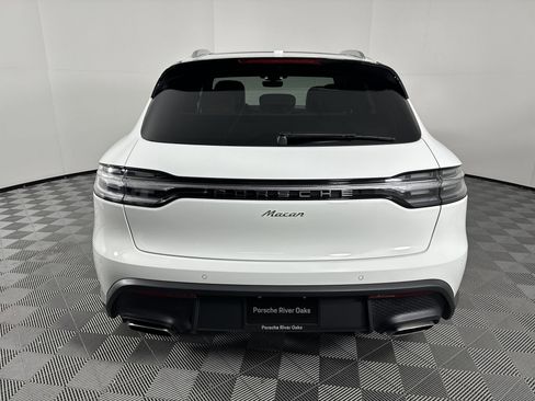 Certified 2025 Porsche Macan image 6