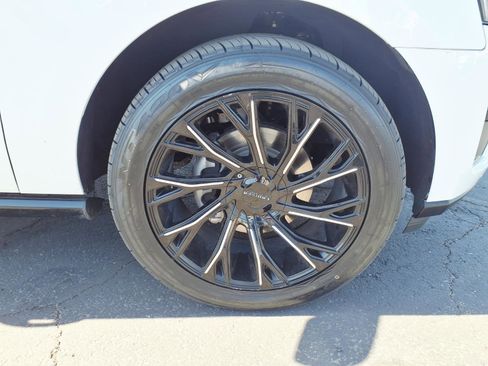 Used 2023 Ford Expedition Limited AWD/4WD image 9