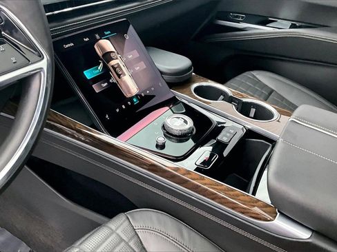 Certified 2025 Cadillac Escalade Sport Platinum w/ LPO, Floor Liner Package image 18