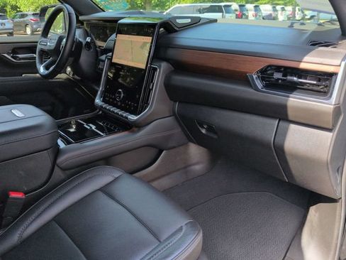 Used 2025 GMC Yukon Denali AWD/4WD image 31