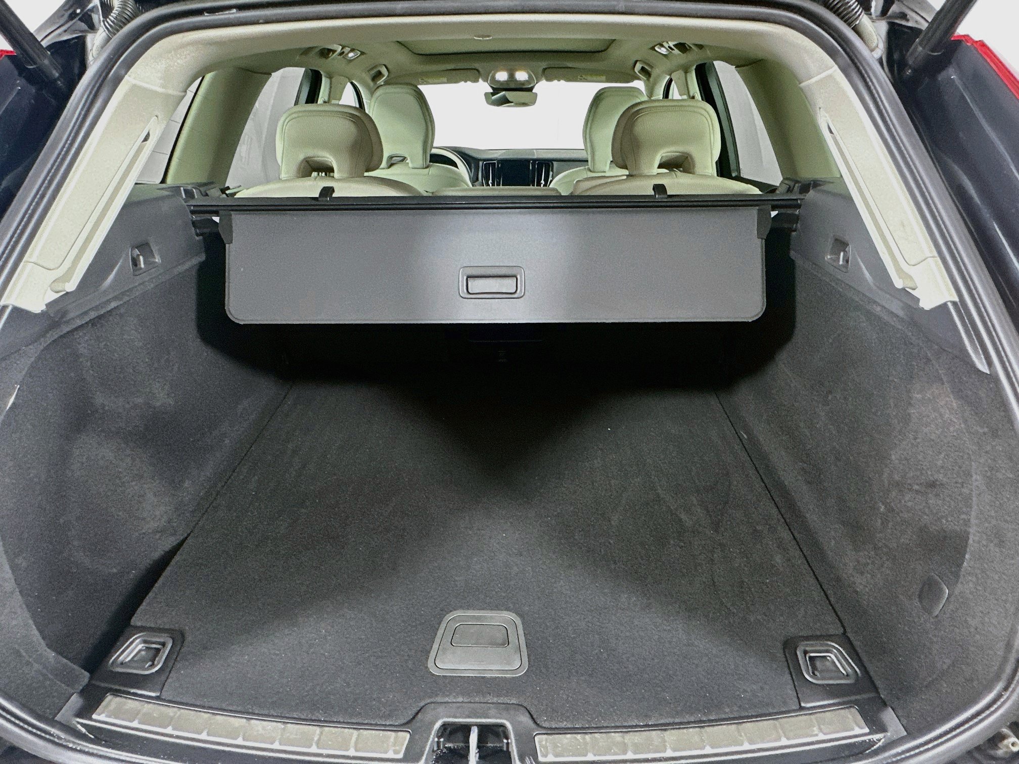 Used 2023 Volvo XC60 B5 Plus AWD/4WD image 29