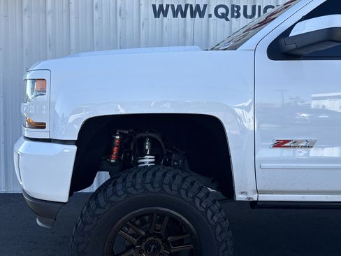 Used 2017 Chevrolet Silverado 1500 LT w/ LT Convenience Package image 5