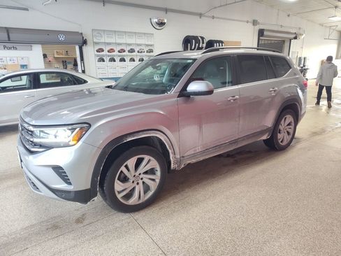 Certified 2021 Volkswagen Atlas SE image 2