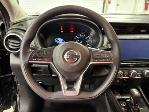 Used 2023 Nissan Kicks SV FWD image 2