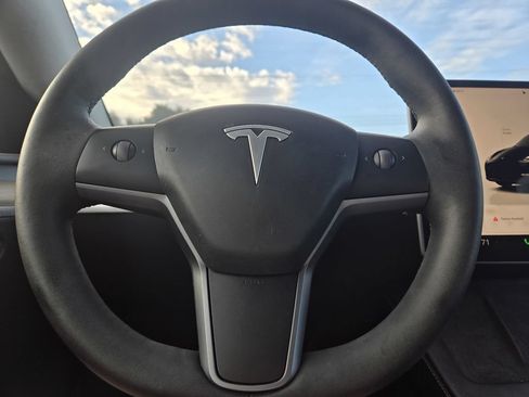 Used 2024 Tesla Model Y Long Range AWD/4WD image 16