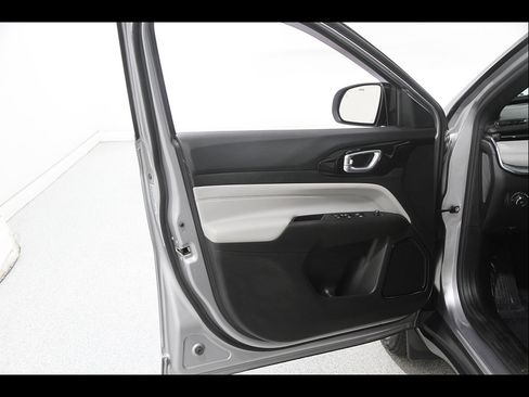 Used 2023 Jeep Compass Limited AWD/4WD image 4