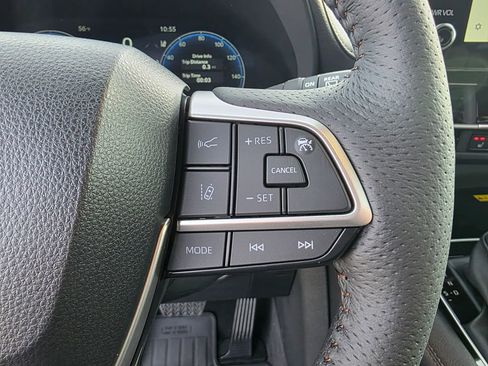 Used 2025 Toyota Sienna Platinum image 11