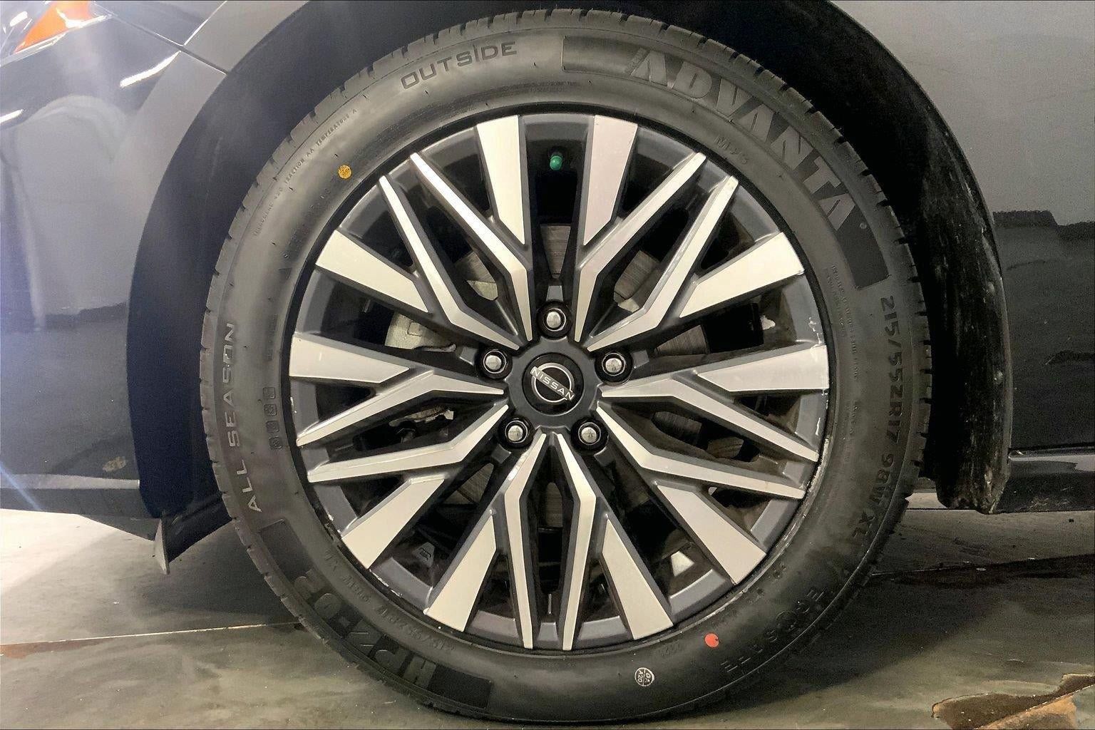 Used 2025 Nissan Altima 2.5 SV FWD image 9
