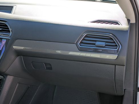 Used 2022 Volkswagen Tiguan SE image 20