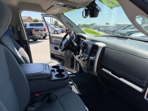 Used 2017 RAM 1500 Classic SLT w/ SLT Plus D←cor Group AWD/4WD image 14