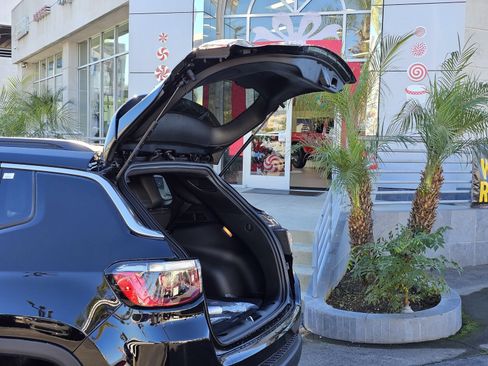 New 2026 Jeep Compass Latitude image 8