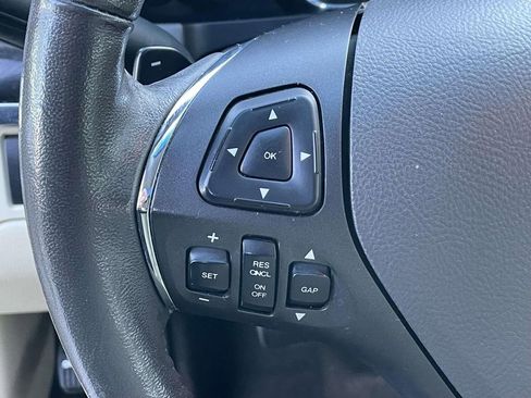 Used 2013 Lincoln MKS AWD image 21