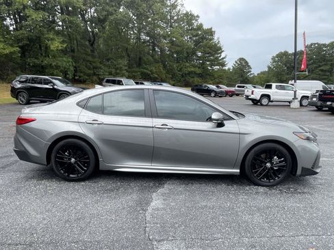Used 2026 Toyota Camry SE w/ Convenience Package FWD image 2