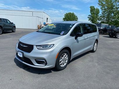 Used 2024 Chrysler Pacifica Touring-L