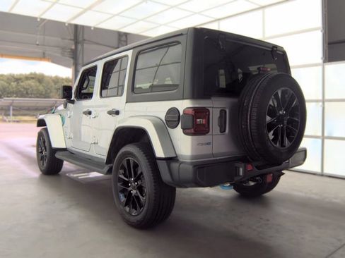 Used 2023 Jeep Wrangler Unlimited Sahara w/ Cold Weather Group AWD/4WD image 5