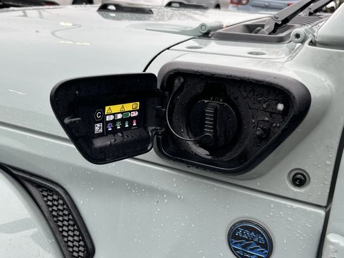 Used 2024 Jeep Wrangler Unlimited w/ Convenience Group image 11