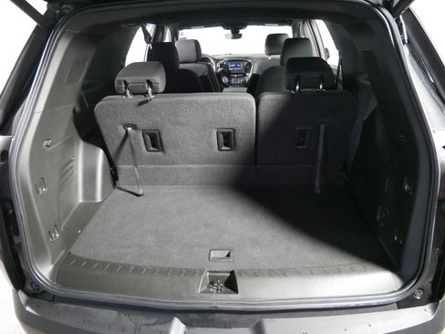 Used 2023 Chevrolet Traverse LT w/ Midnight/Sport Edition image 18