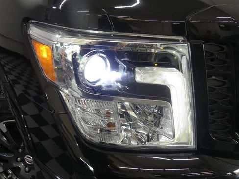 Used 2018 Nissan Titan PRO-4X AWD/4WD image 14