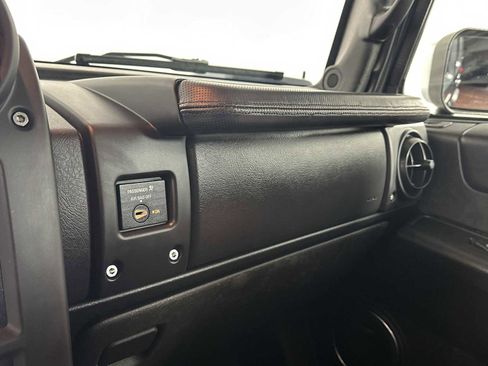 Used 2005 HUMMER H2 w/ Preferred Equipment Group image 34