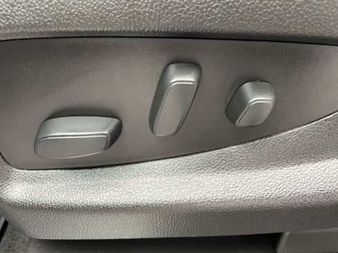 Used 2018 Chevrolet Tahoe LT w/ LT Signature Package image 13