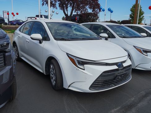 Certified 2024 Toyota Corolla LE FWD image 2