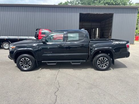 Used 2021 Toyota Tacoma TRD Sport w/ Technology Package AWD/4WD image 6