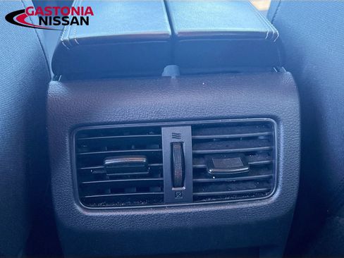 Used 2023 Nissan Rogue SV image 32