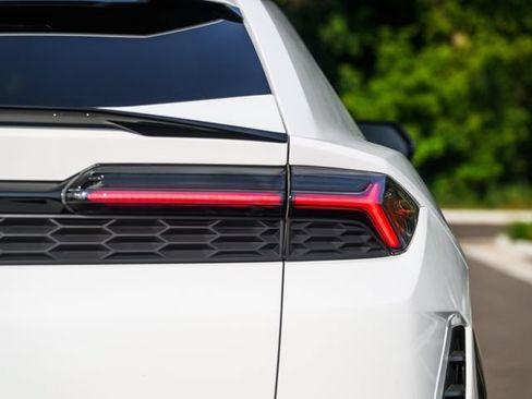 Used 2025 Lamborghini Urus SE AWD/4WD image 78